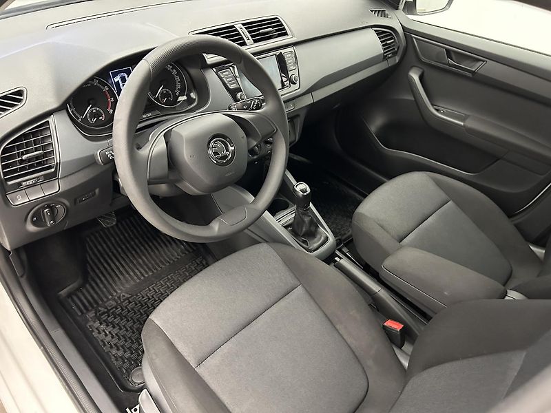 Škoda Fabia 1.0 TSI Active Plus - fotka 6 z 21