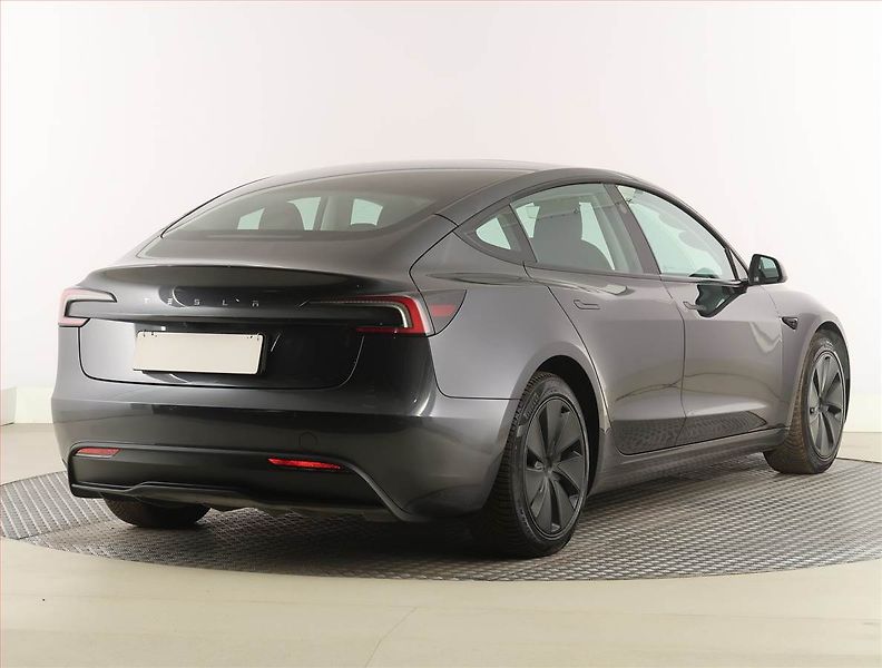 Tesla Model 3 (2023) Standard Range 60kWh, SoH 98% - fotka 5 z 32