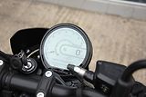 Royal Enfield (2026) Guerrilla 450 Apex Black - náhled 19