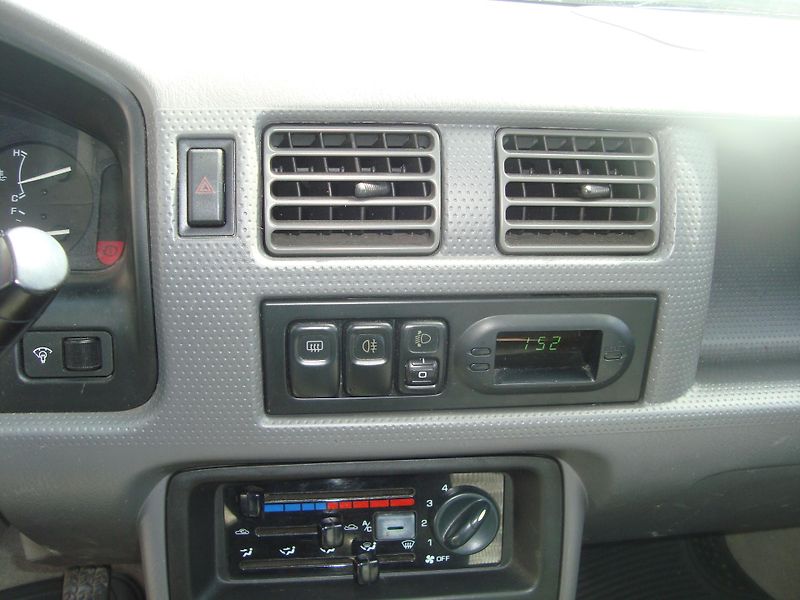 Mazda Demio (1999) 1,3 - fotka 14 z 16