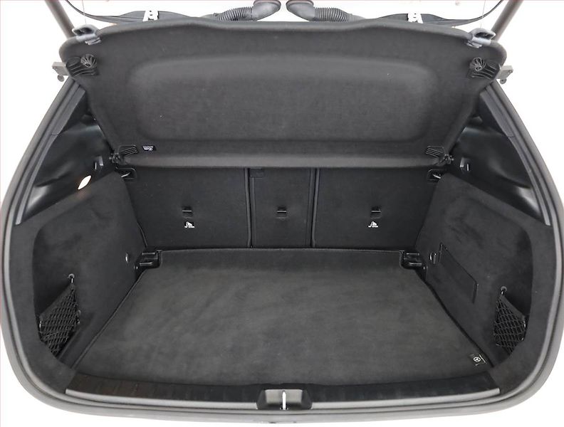 Mercedes-Benz GLA (2022) 180 d - fotka 18 z 19