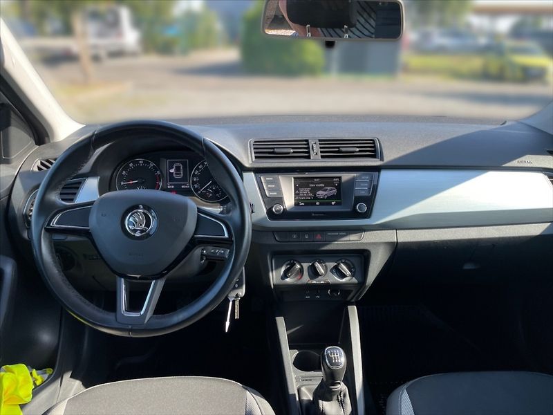 Škoda Fabia 1,0 TSI Ambition - fotka 9 z 11