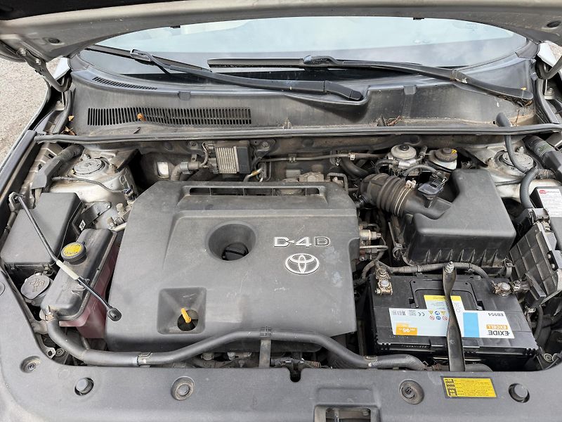 Toyota RAV4 2.2 D4-D 4x4 KLIMA  REZERVACE - fotka 22 z 23