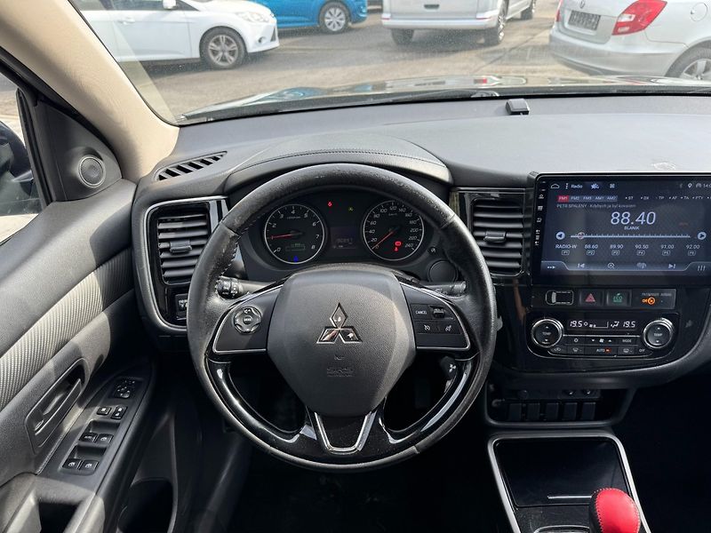 Mitsubishi Outlander (2017) Invite 2.0i MIVEC - fotka 14 z 27