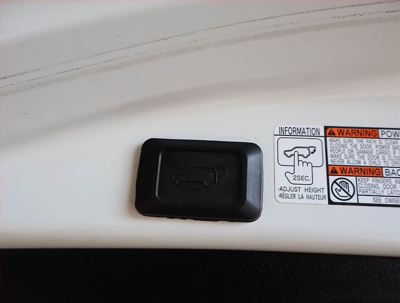 Toyota RAV4 (2018) Executive 2.5 Hybrid - fotka 24 z 24