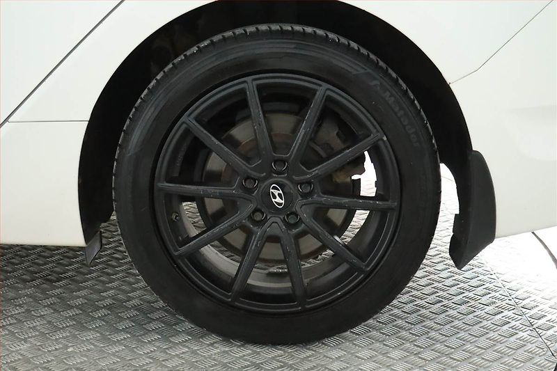 Hyundai i40 (2015) 1.7 CRDi, Automat, Serv.kniha - fotka 15 z 23