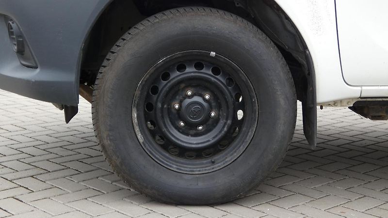 Toyota Hilux 2.4 D-4D Double Cab 4x4 Live - fotka 20 z 21