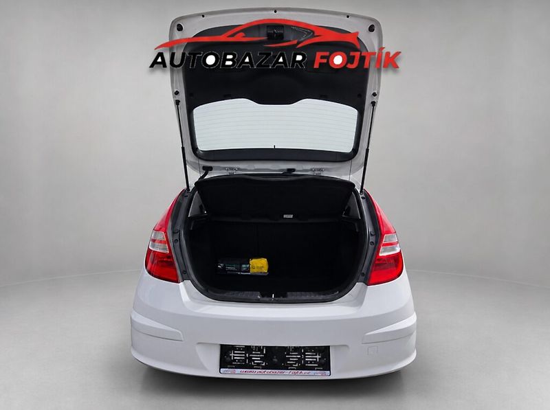 Hyundai i30 (2010) 1.4 CVVT 80KW klima - fotka 15 z 20