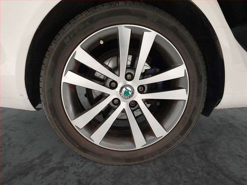 Škoda Octavia (2013) Style 1.4 TSI, Serv.kniha - fotka 15 z 19