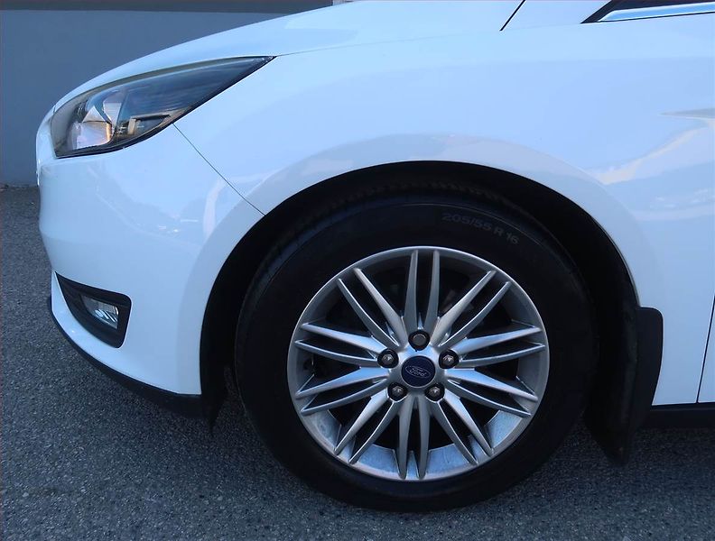 Ford Focus (2018) 1.0 EcoBoost, Tempomat - fotka 15 z 17