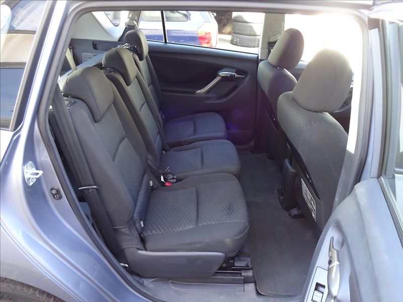 Toyota Verso 2.0 D-4D 7.MÍST - fotka 25 z 47