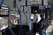 Autobus na vodíkový pohon v Mostě. Jeden z pohledů do interiéru.