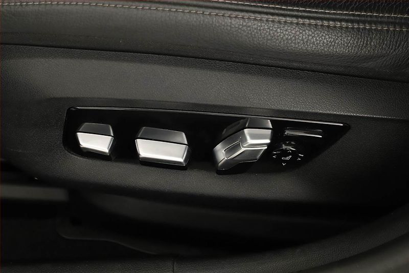 BMW Řada 5 (2020) M Sport 530d xDrive - fotka 17 z 19