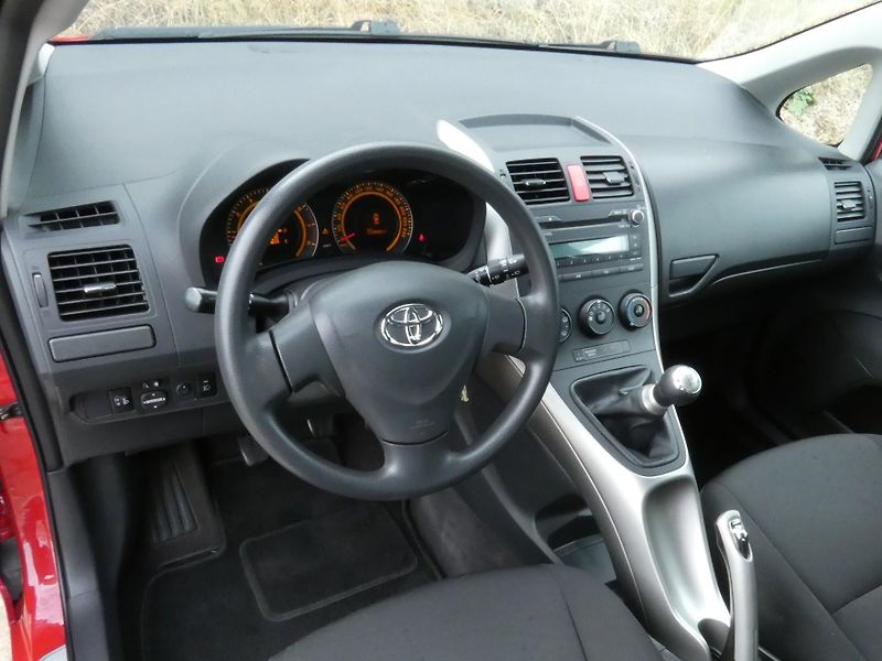 Toyota Auris (2009) 1,6 91KW - fotka 5 z 30