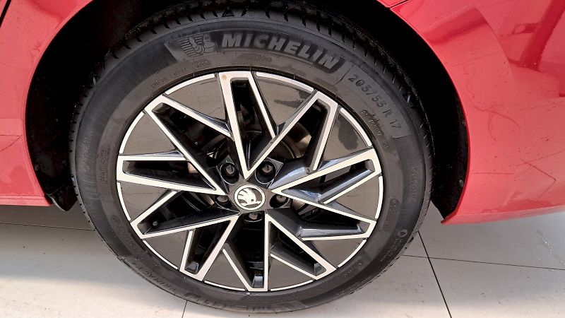 Škoda Octavia (2023) COMBI AMBITION 1.5TSI 110kW 6° - fotka 23 z 24