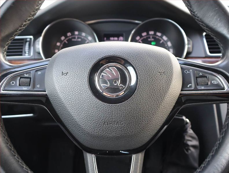 Škoda Superb (2013) 2.0 TDI, Automat, Navi, Xenony - fotka 17 z 20