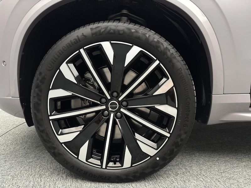 Volvo XC90 (2026) T8 AWD Plug-in DARK PLUS 7m - fotka 23 z 26