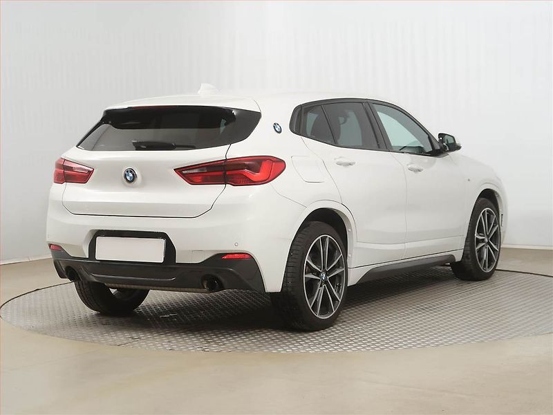 BMW X2 (2018) M Paket xDrive25d - fotka 5 z 17