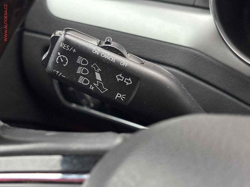 Škoda Superb (2014) 2.0 TDi, ČR, Elegance - fotka 15 z 19