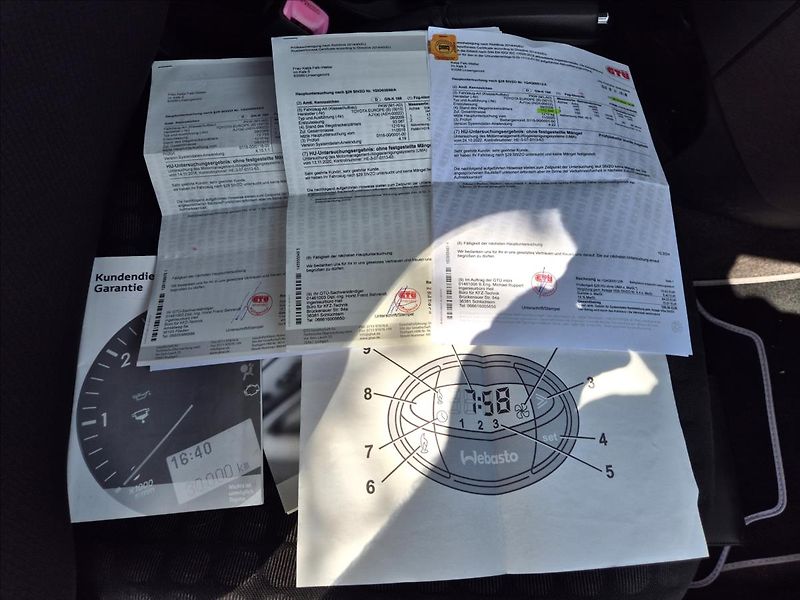 Toyota iQ 1,0 i 50Kw Klima Webasto ALU - fotka 24 z 26