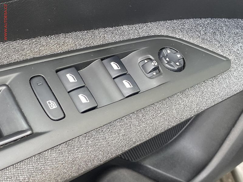 Peugeot 3008 (2018) 2.0 HDi, ČR, Active - fotka 11 z 19