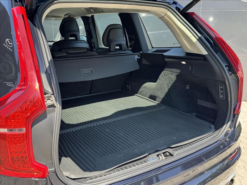Volvo XC90 2,0 D5 AWD Momentum AT ČR - fotka 14 z 37