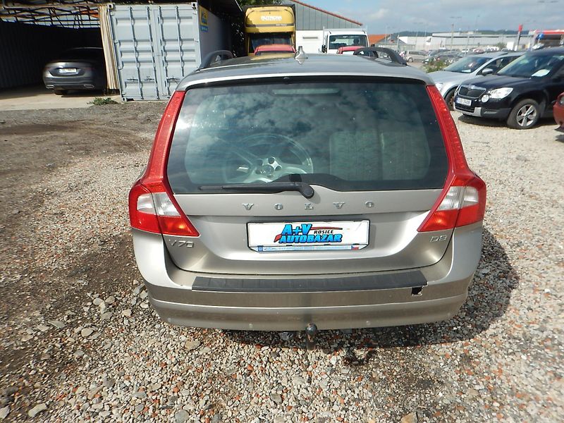 Volvo V70 D3 2.0 D, AUT, 120 kW  - fotka 7 z 31