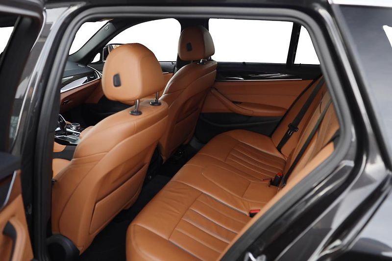 BMW Řada 5 520d xDrive Touring - fotka 12 z 16