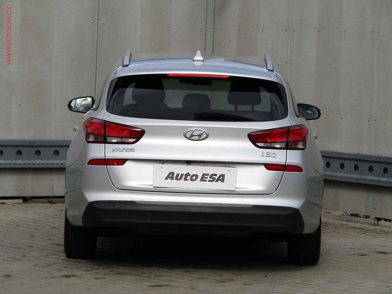 Hyundai i30 (2018) 1.0 T-GDi, 1.maj,ČR, Go! - fotka 5 z 20