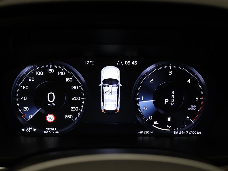 Volvo XC60 2,0 145 kW D4 AWD Momentum - fotka 17 z 31