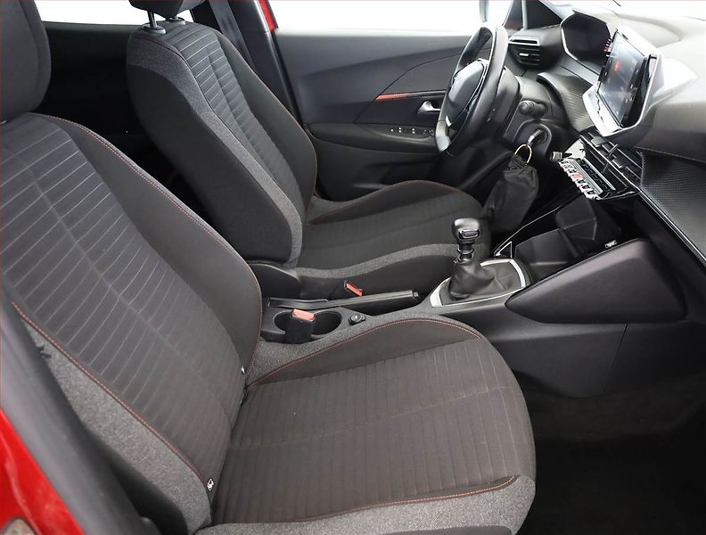 Peugeot 2008 (2020) 1.2 PureTech, ČR,1.maj - fotka 7 z 18