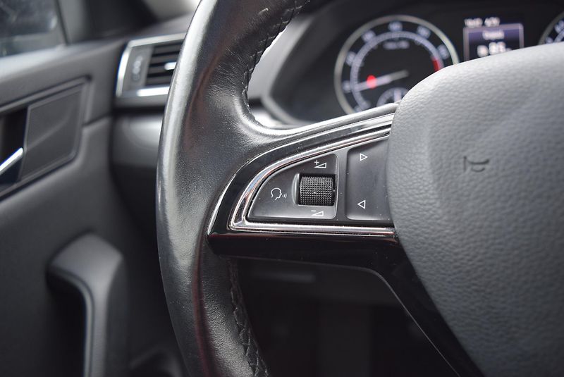 Škoda Superb (2017) 1.4TSI 92kwSTYLE XEN NAVI APP  - fotka 33 z 49