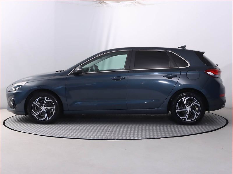 Hyundai i30 (2021) Family 1.5 DPI, Serv.kniha - fotka 3 z 20