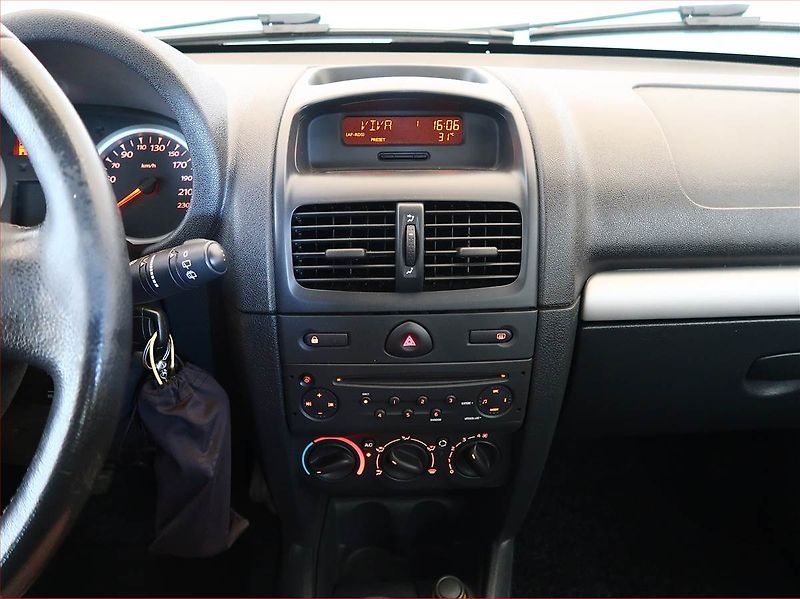 Renault Clio (2010) 1.2 16V - fotka 12 z 13