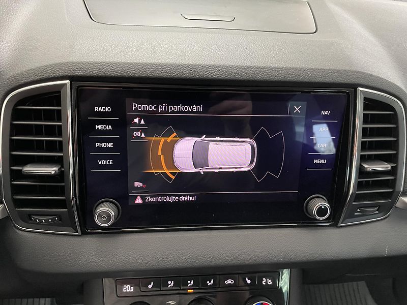 Škoda Karoq 1.5 TSi ČR 1.MAJ 6M REZERVACE  - fotka 27 z 31