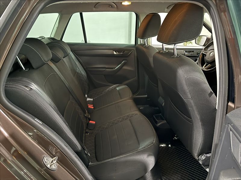 Škoda Fabia 1,2   TSI VÝHŘEV TEMPOMAT - fotka 19 z 26