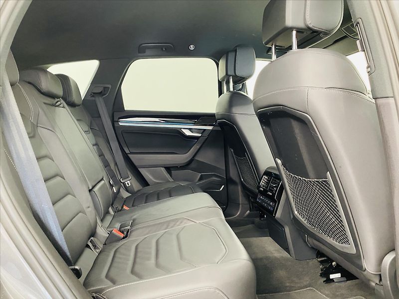 Volkswagen Touareg 3,0 TDI 210kW R-line 4Motion - fotka 7 z 29