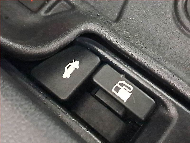 Toyota Corolla (2018) 1.6 Valvematic, Serv.kniha - fotka 19 z 19