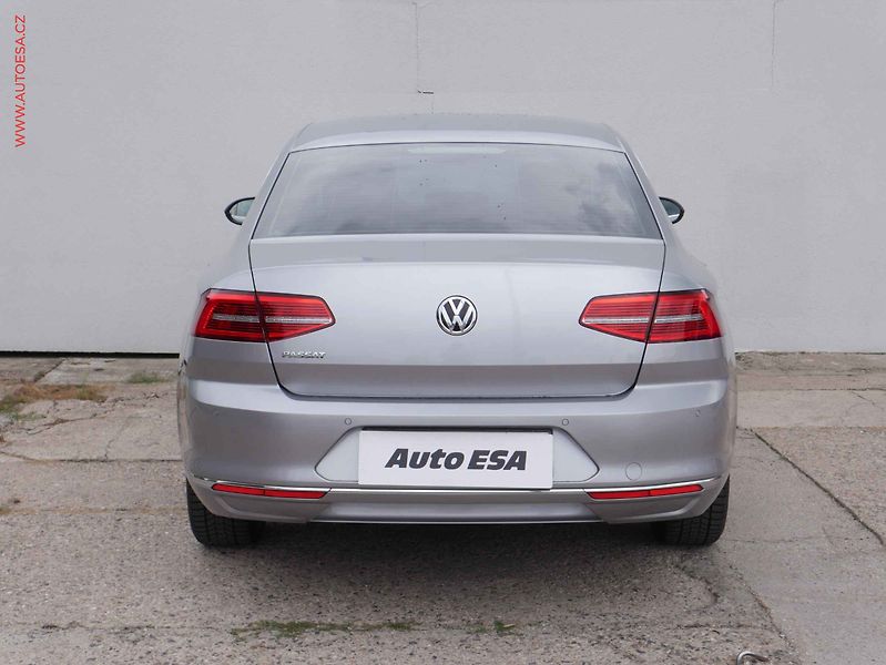 Volkswagen Passat (2018) 2.0TDi, ČR, AC, tempo, park - fotka 5 z 25
