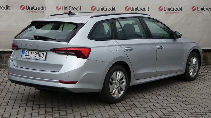 Škoda Octavia 2,0 TDI Ambition - fotka 3 z 22