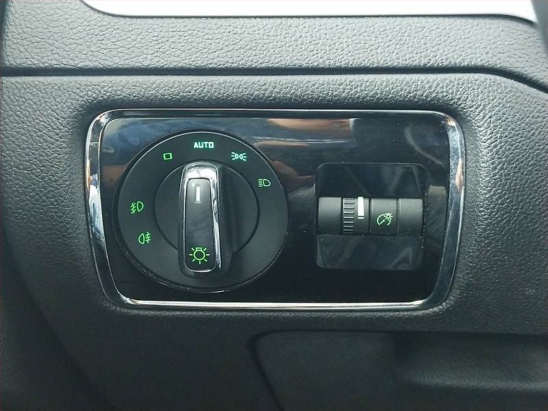 Škoda Superb (2015) Comfort 2.0 TDI, Navi, Xenony - fotka 18 z 21