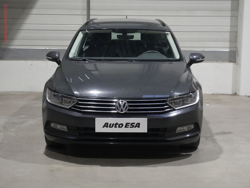 Volkswagen Passat (2018) 2.0 TDi, Trend, DSG - fotka 2 z 18