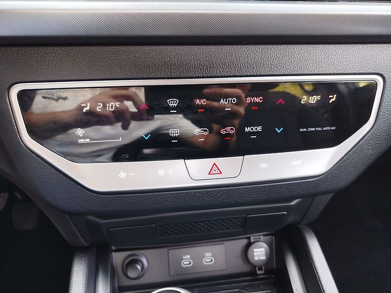 SsangYong Musso Grand Style 2,2 AWD M6 + rolet - fotka 25 z 25
