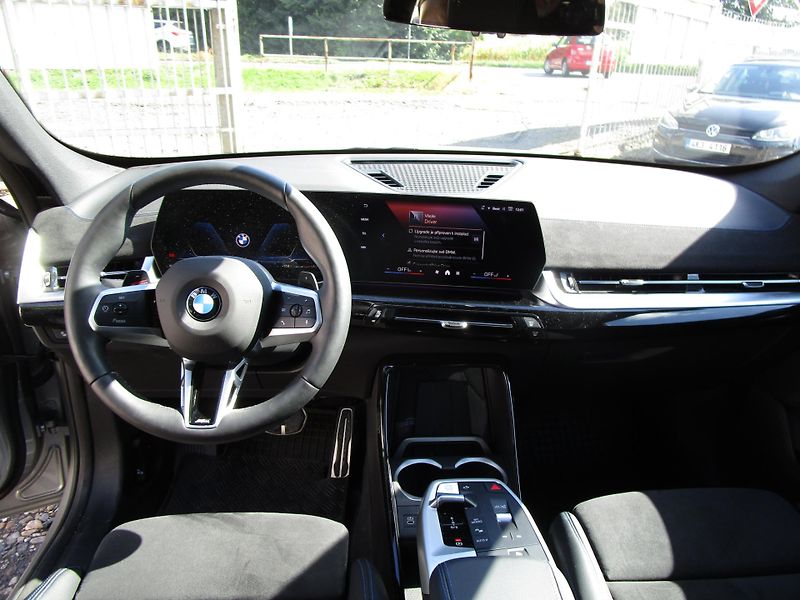 BMW X1 2,0D-110KW-KOUPEN V ČR-5000KM - fotka 14 z 26
