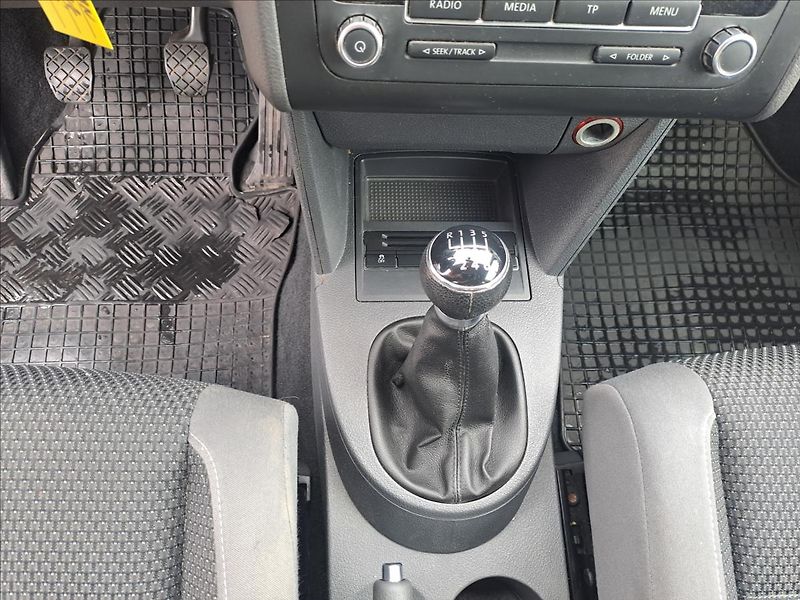 Volkswagen Touran 1,4 i CNG KOUPENO CZ - fotka 14 z 15