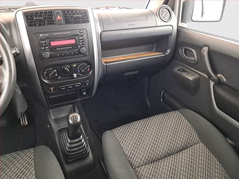 Suzuki Jimny (2015) 1.3 16V, 4X4 - fotka 8 z 16