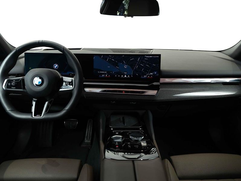 BMW Řada 5 540d xDrive Touring - fotka 12 z 23