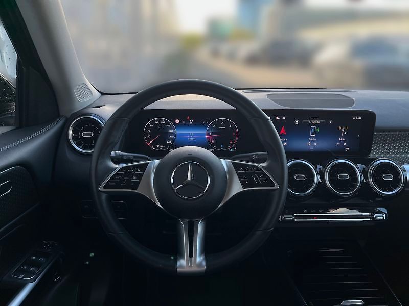 Mercedes-Benz GLB 200 d 4MATIC - fotka 11 z 18