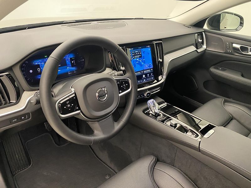 Volvo V60 T6 AWD RECHARGE DARK PLUS CZ - fotka 3 z 49