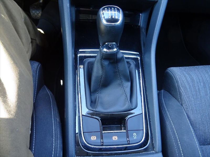 Škoda Karoq 1,0 TSi Business  85 kW - fotka 21 z 31
